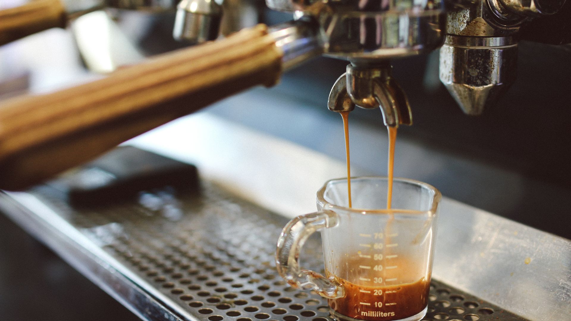 Assistência técnica cafeteira três corações: como manter seu café sempre perfeito