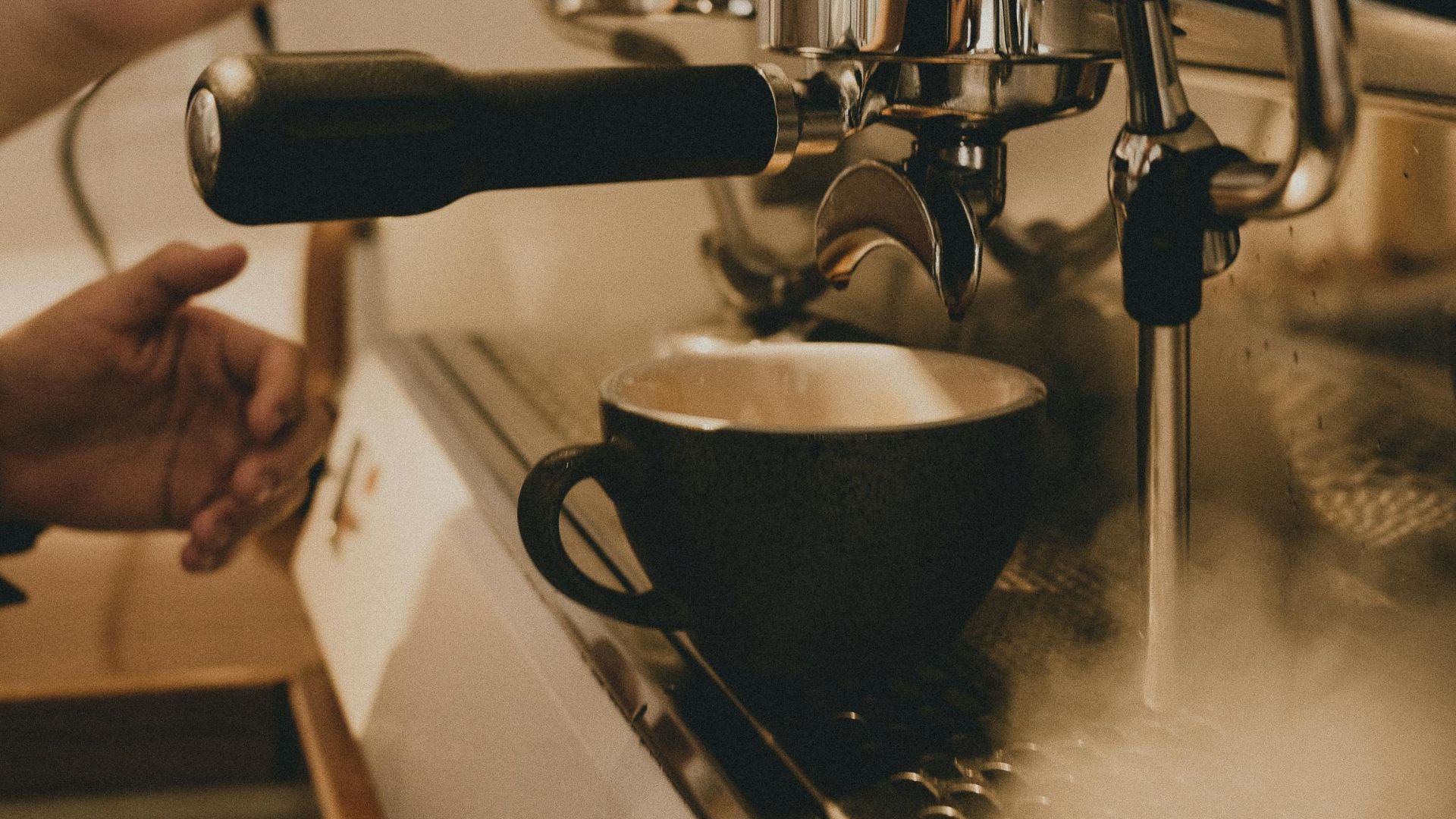 Onde consertar máquina de café três corações e garantir seu sabor